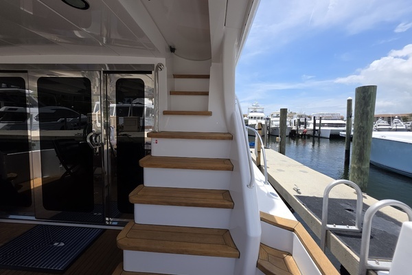 Hatteras  Yacht For Sale