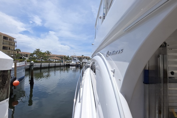 63ft Hatteras Yacht For Sale