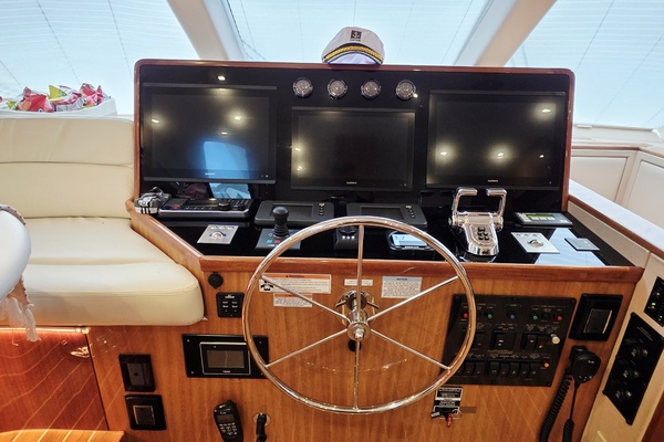 63ft Hatteras Yacht For Sale