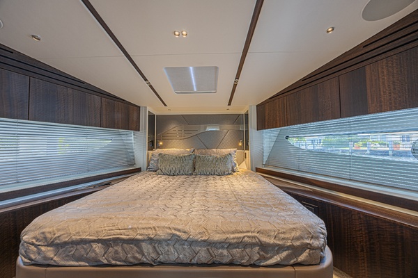 The Edge IV 60ft Sunseeker Yacht For Sale