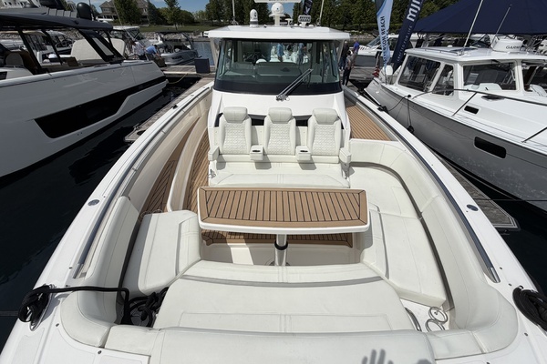 2023 Tiara Yachts 48
