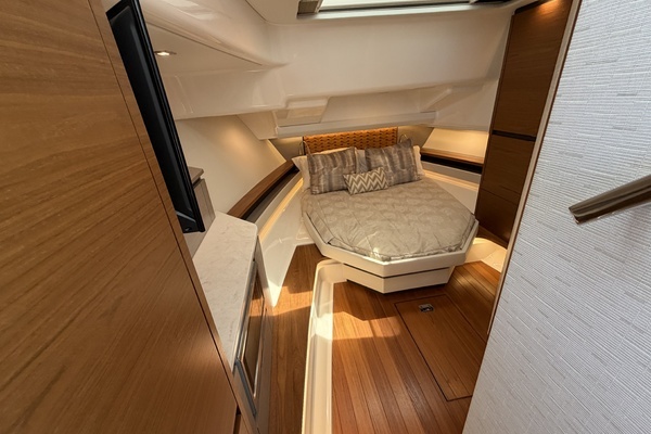 2023 Tiara Yachts 48