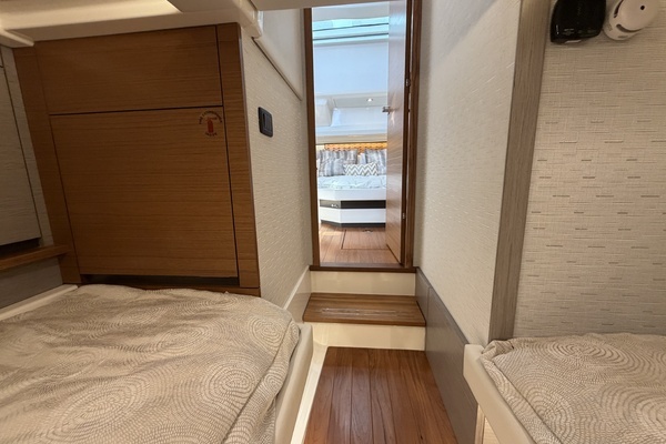 2023 Tiara Yachts 48