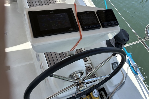 Photo of the 2024 Beneteau Oceanis 30.1