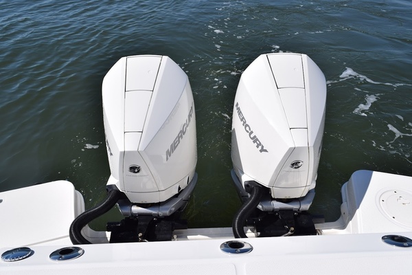 SIP N SEA 32ft Boston Whaler Yacht For Sale