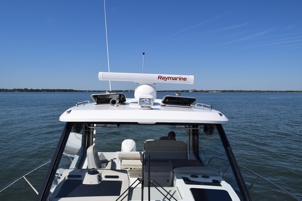 SIP N SEA 32ft Boston Whaler Yacht For Sale