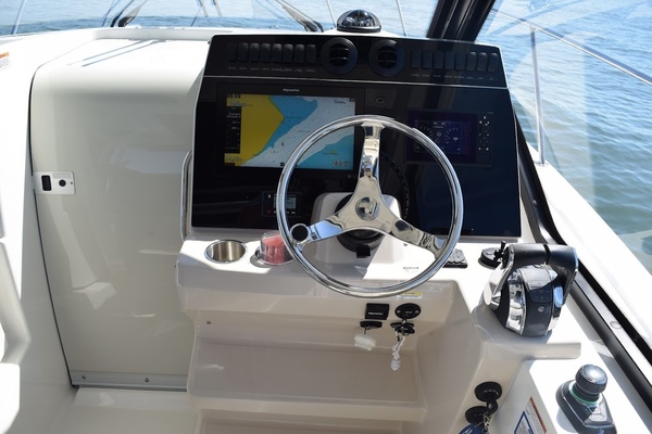 SIP N SEA 32ft Boston Whaler Yacht For Sale