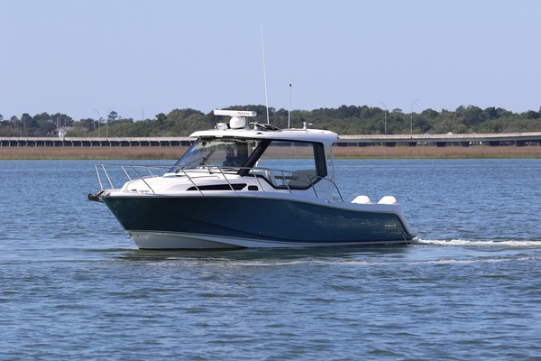SIP N SEA 32ft Boston Whaler Yacht For Sale