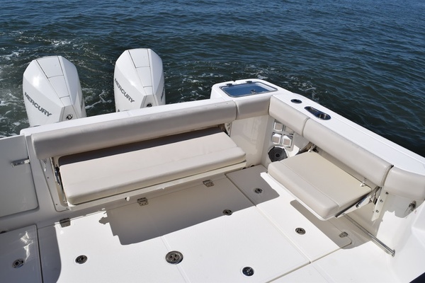 Boston Whaler 325 Conquest Yacht For Sale