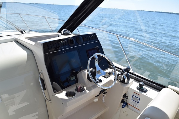 SIP N SEA 32ft Boston Whaler Yacht For Sale
