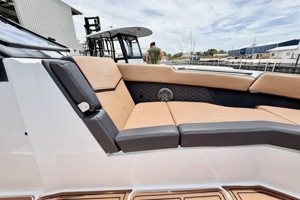 28ft Cobalt Yacht For Sale