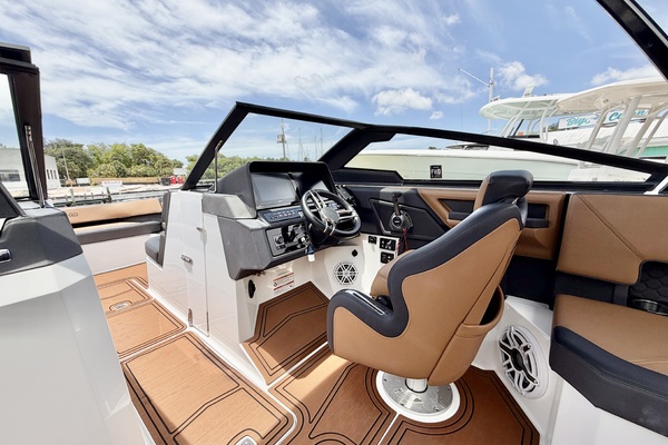 28ft Cobalt Yacht For Sale