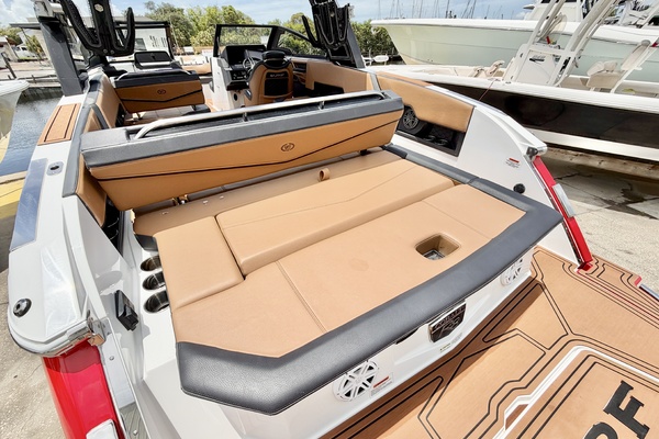 28ft Cobalt Yacht For Sale