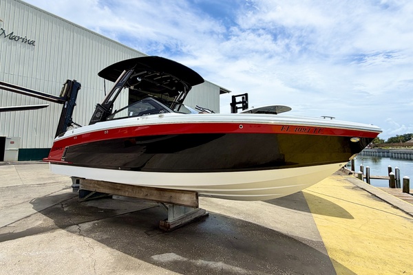 28ft Cobalt Yacht For Sale