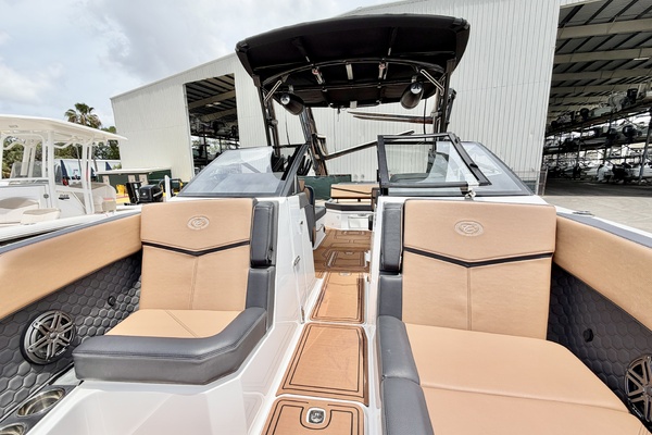 28ft Cobalt Yacht For Sale