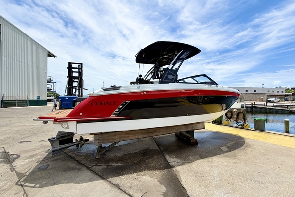 28ft Cobalt Yacht For Sale