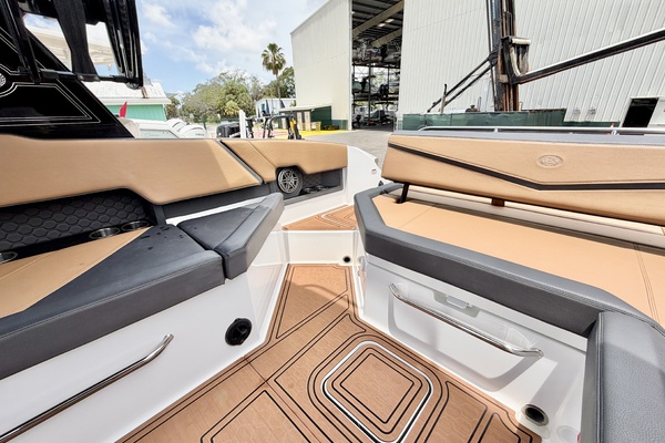 28ft Cobalt Yacht For Sale