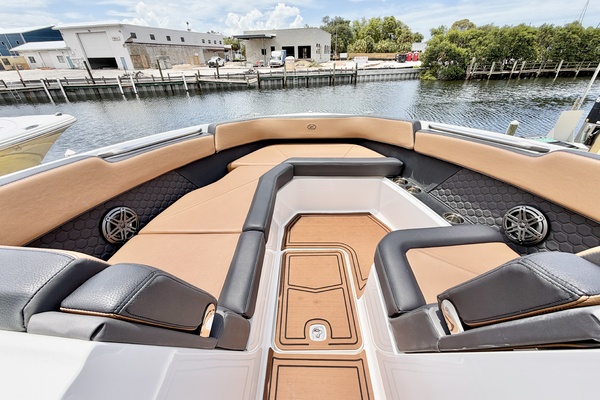 28ft Cobalt Yacht For Sale