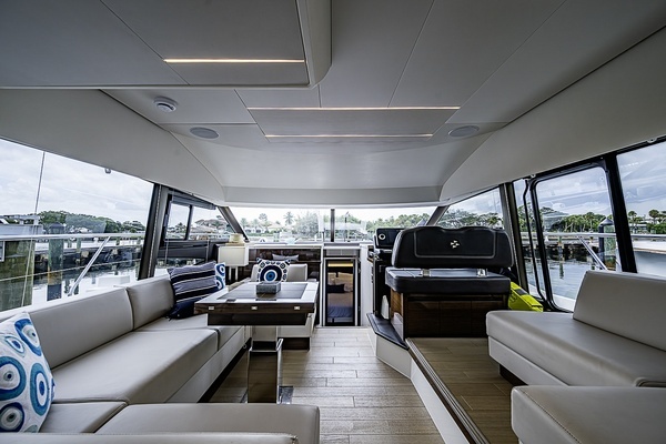 2021 Prestige 52