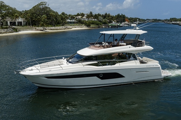 2021 Prestige 52