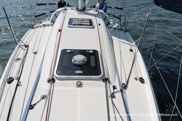 Wave Dancer 33ft Jeanneau Yacht For Sale
