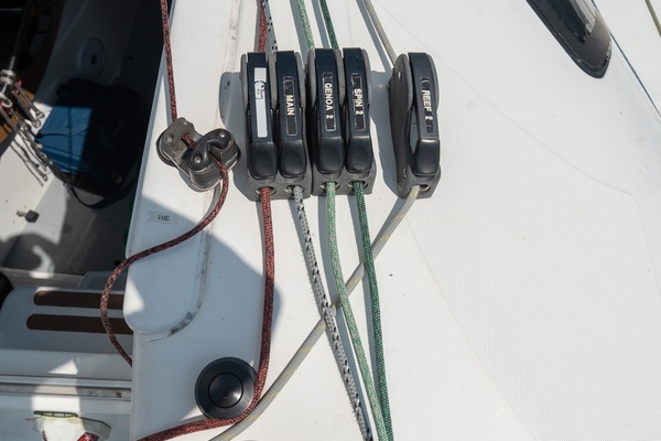 Wave Dancer 33ft Jeanneau Yacht For Sale