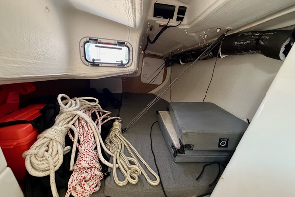 Wave Dancer 33ft Jeanneau Yacht For Sale