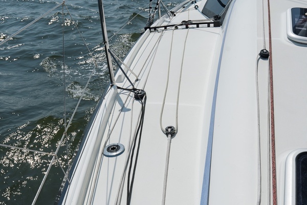 Wave Dancer 33ft Jeanneau Yacht For Sale