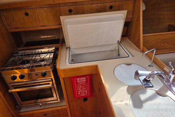 Photo of the 1988 Beneteau Oceanis 350 "Sea Squatch"