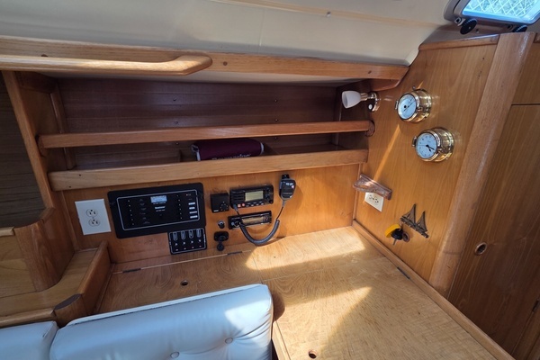 Photo of the 1988 Beneteau Oceanis 350 "Sea Squatch"