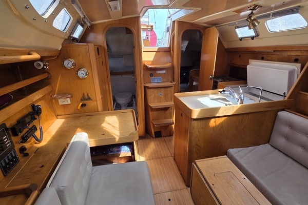 Photo of the 1988 Beneteau Oceanis 350 "Sea Squatch"