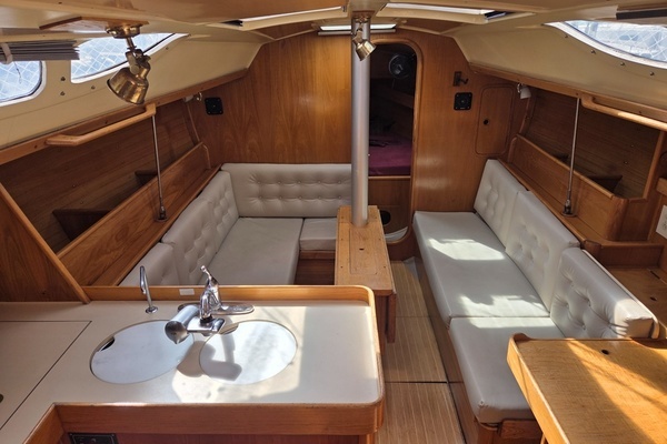Photo of the 1988 Beneteau Oceanis 350 "Sea Squatch"