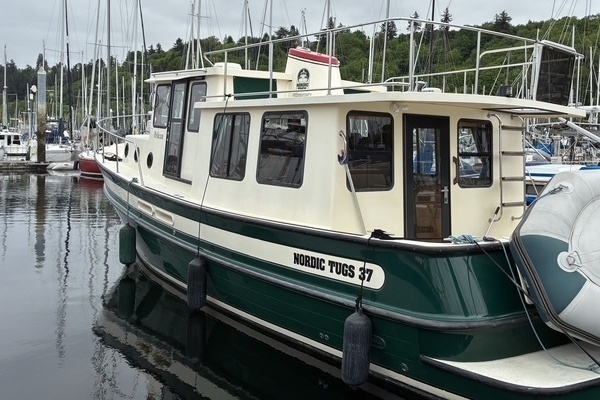 Photo of the 2000 Nordic Tugs 37 "Pelican"
