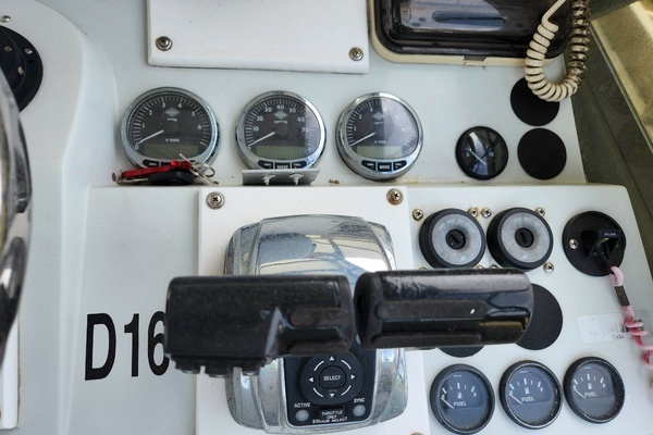 Photo of the 2001 Contender 35 Side Console