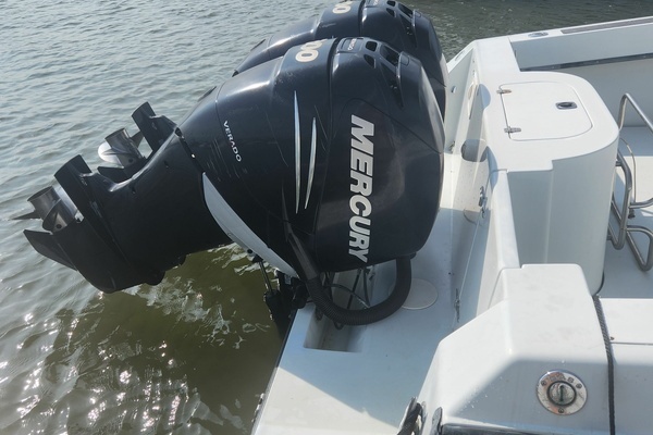 Photo of the 2001 Contender 35 Side Console