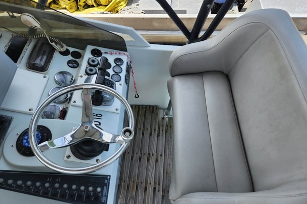 Photo of the 2001 Contender 35 Side Console