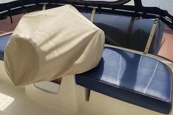 Photo of the 2014 Aquila 48