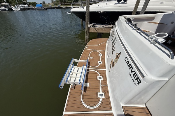 1999 Carver 46