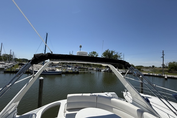 Photo of the 1999 Carver 450 Voyager "Regina Rae"