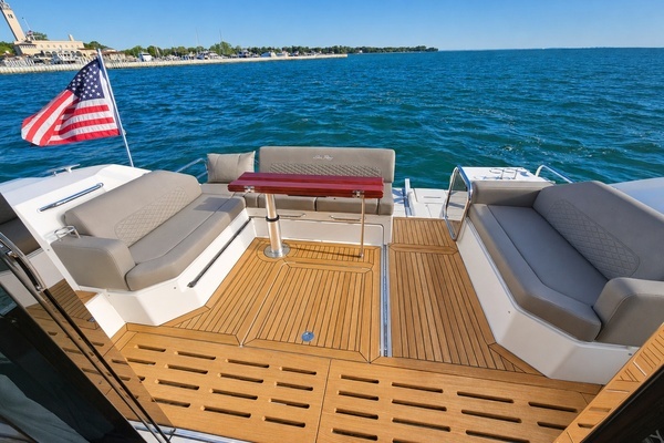 Sea Ray 520 Sundancer Yacht For Sale