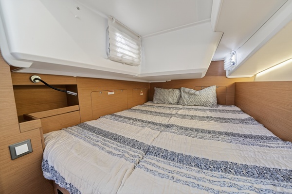 49ft Jeanneau Yacht For Sale