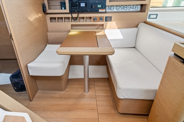 49ft Jeanneau Yacht For Sale