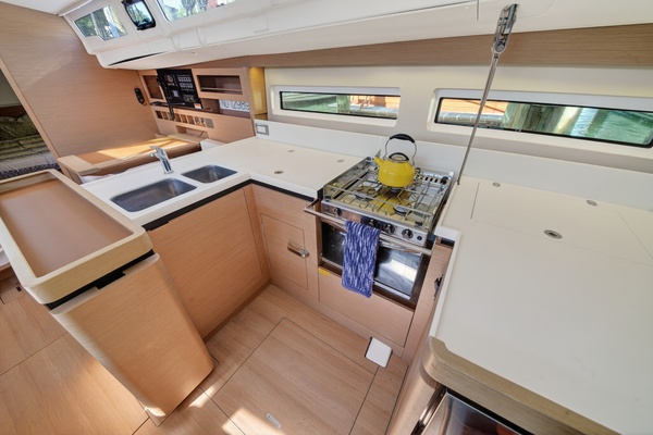 49ft Jeanneau Yacht For Sale