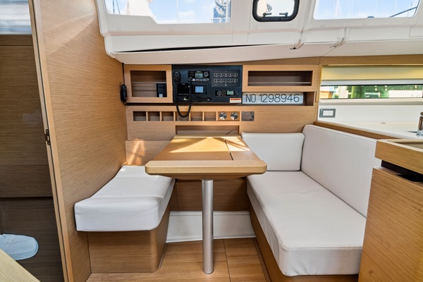 49ft Jeanneau Yacht For Sale