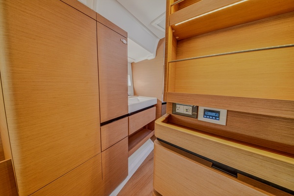 49ft Jeanneau Yacht For Sale