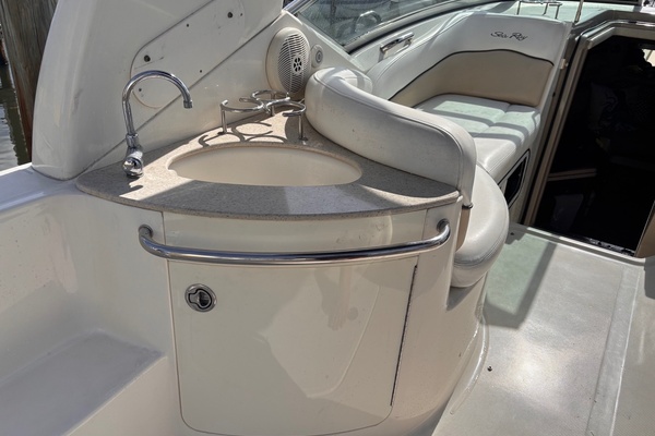 26ft Sea Ray Yacht For Sale