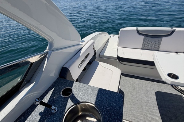 2018 Chaparral 30