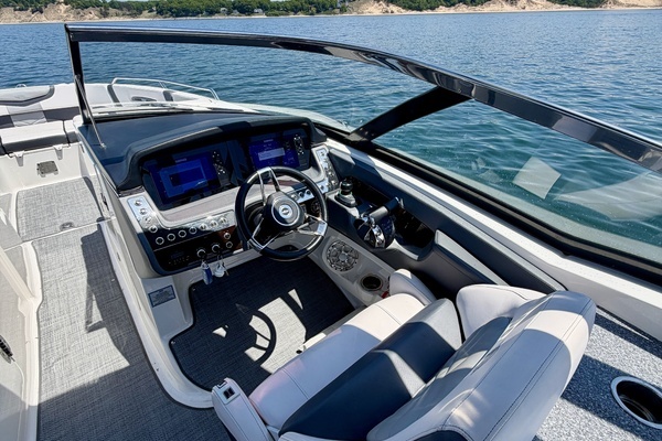 2018 Chaparral 30