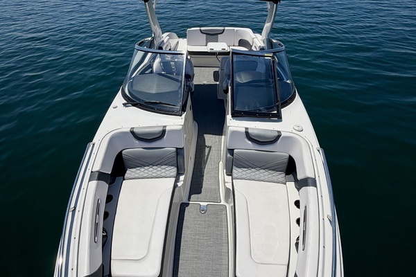 2018 Chaparral 30