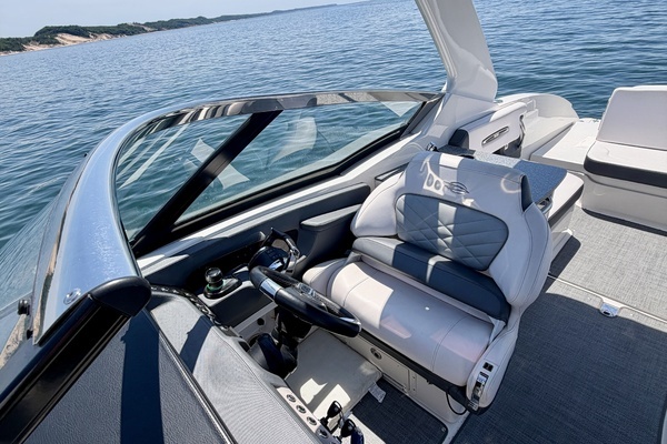2018 Chaparral 30